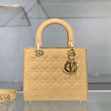 디올 LADY DIOR 미디엄백 M0565OWCB