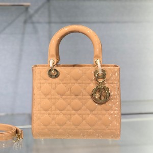 디올 LADY DIOR 미디엄백 M0565OWCB