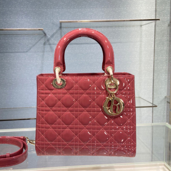 디올 LADY DIOR 미디엄백 M0565OWCB