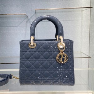 디올 LADY DIOR 미디엄백 M0565OWCB