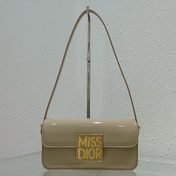 디올 Miss Dior 플랩백 M2610UWIS