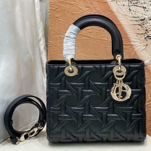 디올 Lady Dior 레이디 디올 미디엄 백 M0565OBPJ